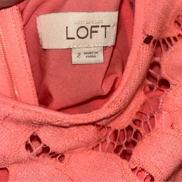 Loft Light Coral Lace Overlay Shift Dress Size 2 - Picture 8 of 8